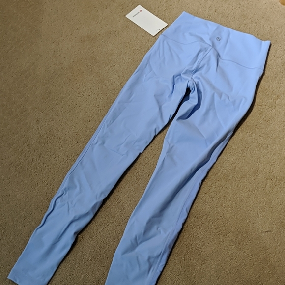 Lulu Lemon Wunder Unders - Picture 2 of 4